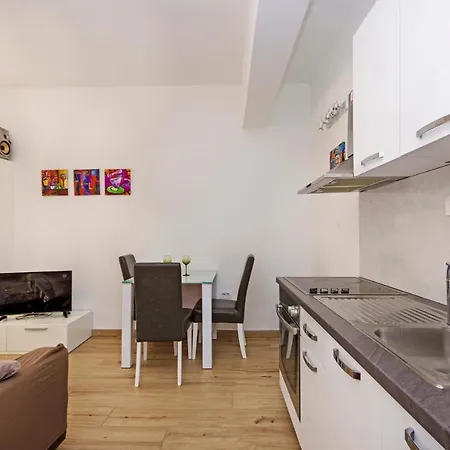 Holiday House Апартаменты