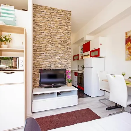 Holiday House Апартаменты
