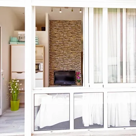 Holiday House Апартаменты *