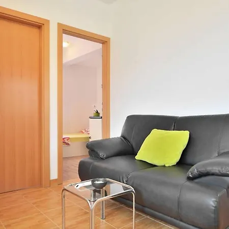 Holiday House Апартаменты *