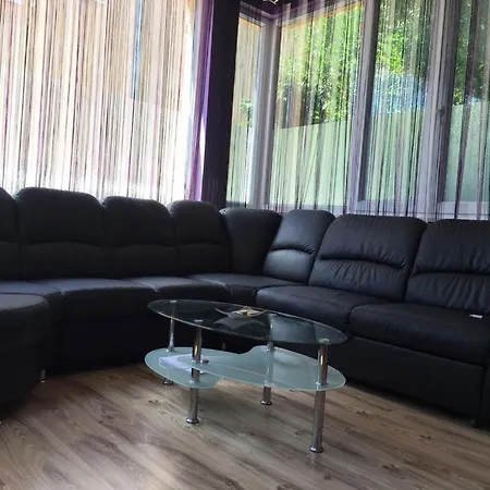 Апартаменты Holiday House *