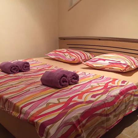 Holiday House Апартаменты *