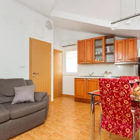 Holiday House Апартаменты