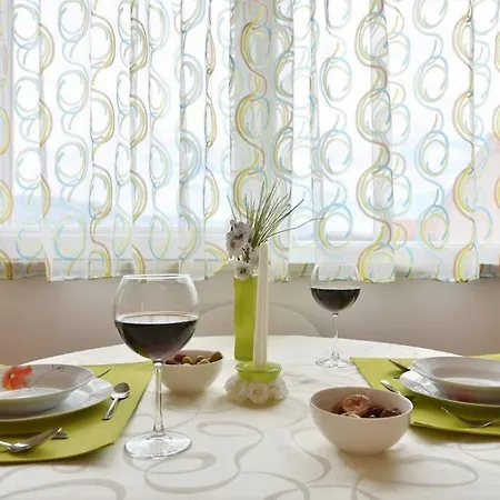 Holiday House Апартаменты *