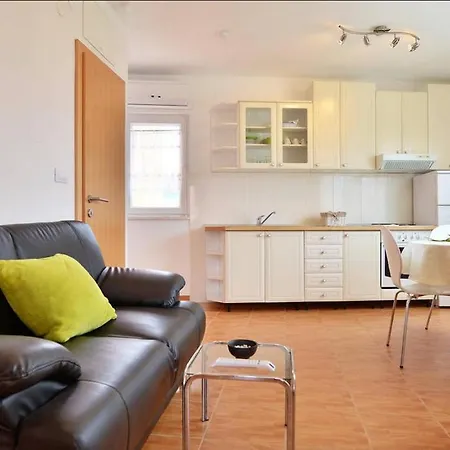 Апартаменты Holiday House *