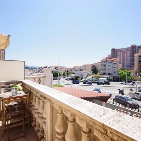 Holiday House Апартаменты Сплит