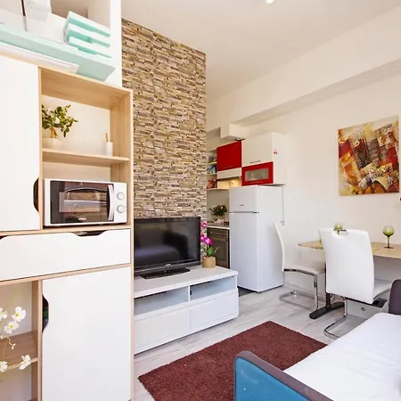 Holiday House Апартаменты Сплит