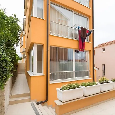 Апартаменты Holiday House *